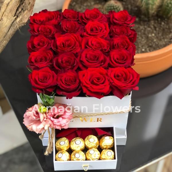 21 Roses in Box and Chocolate  Resim 1