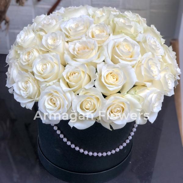 35 White Roses in Box  Resim 1