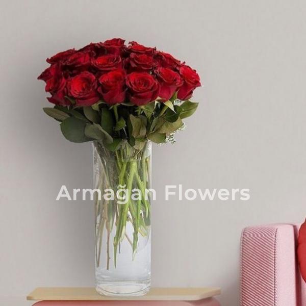 15 Red Roses in Vase  Resim 2