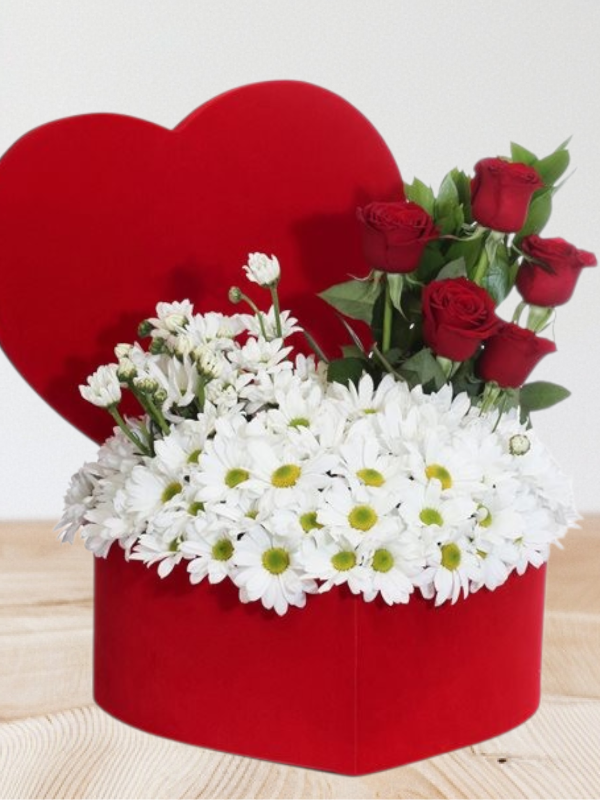  Alanya online çiçek - Kalp Kutuda Papatya ve Güller