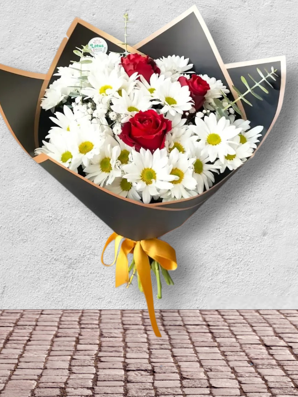  Send flowers Alanya - Papatyalar ve 3 Güller