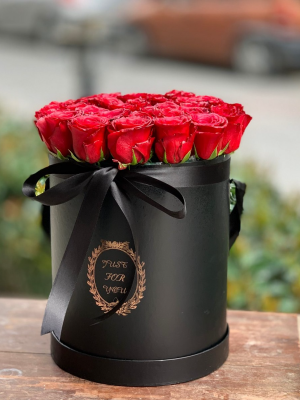 Alanya çiçekçi - Kutuda 15 kırmızı gül