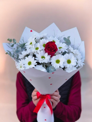 Alanya çiçekçi - Papatyalar Ortaya 1 Gül